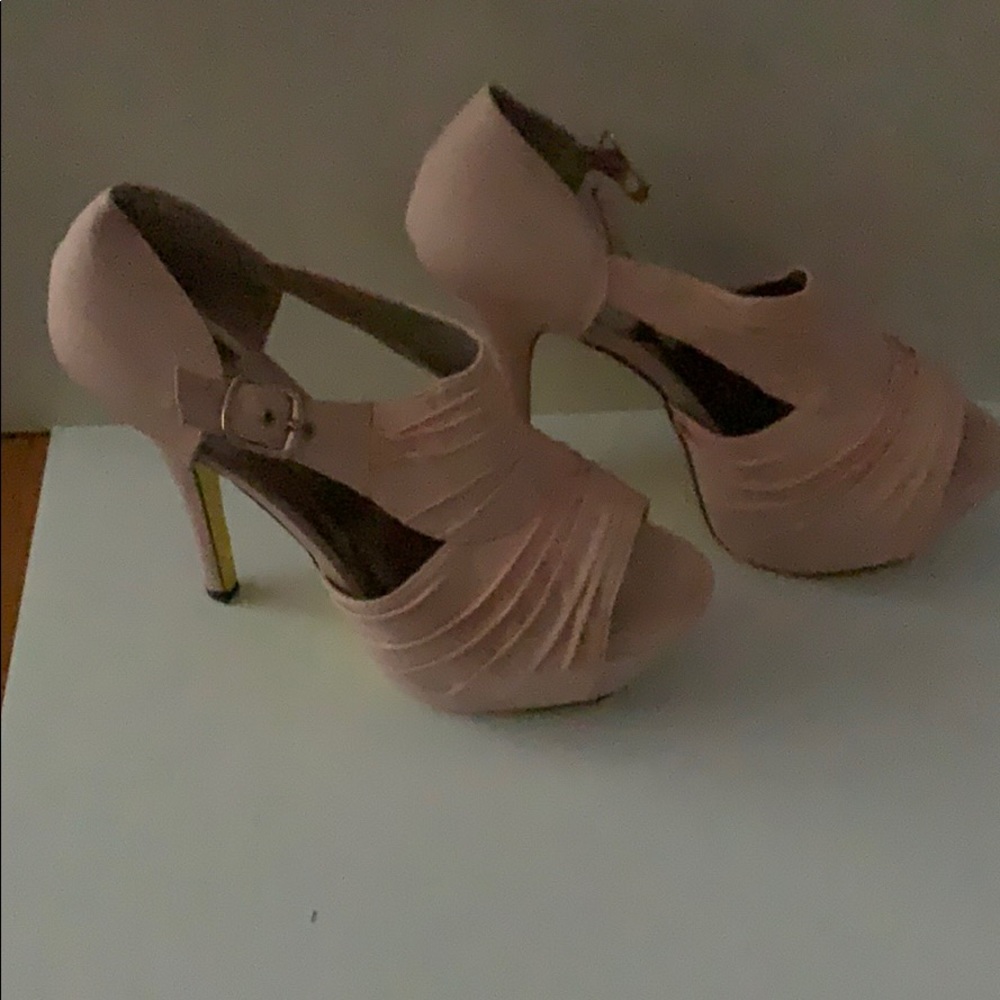 Shoes - Picture 3 of 4